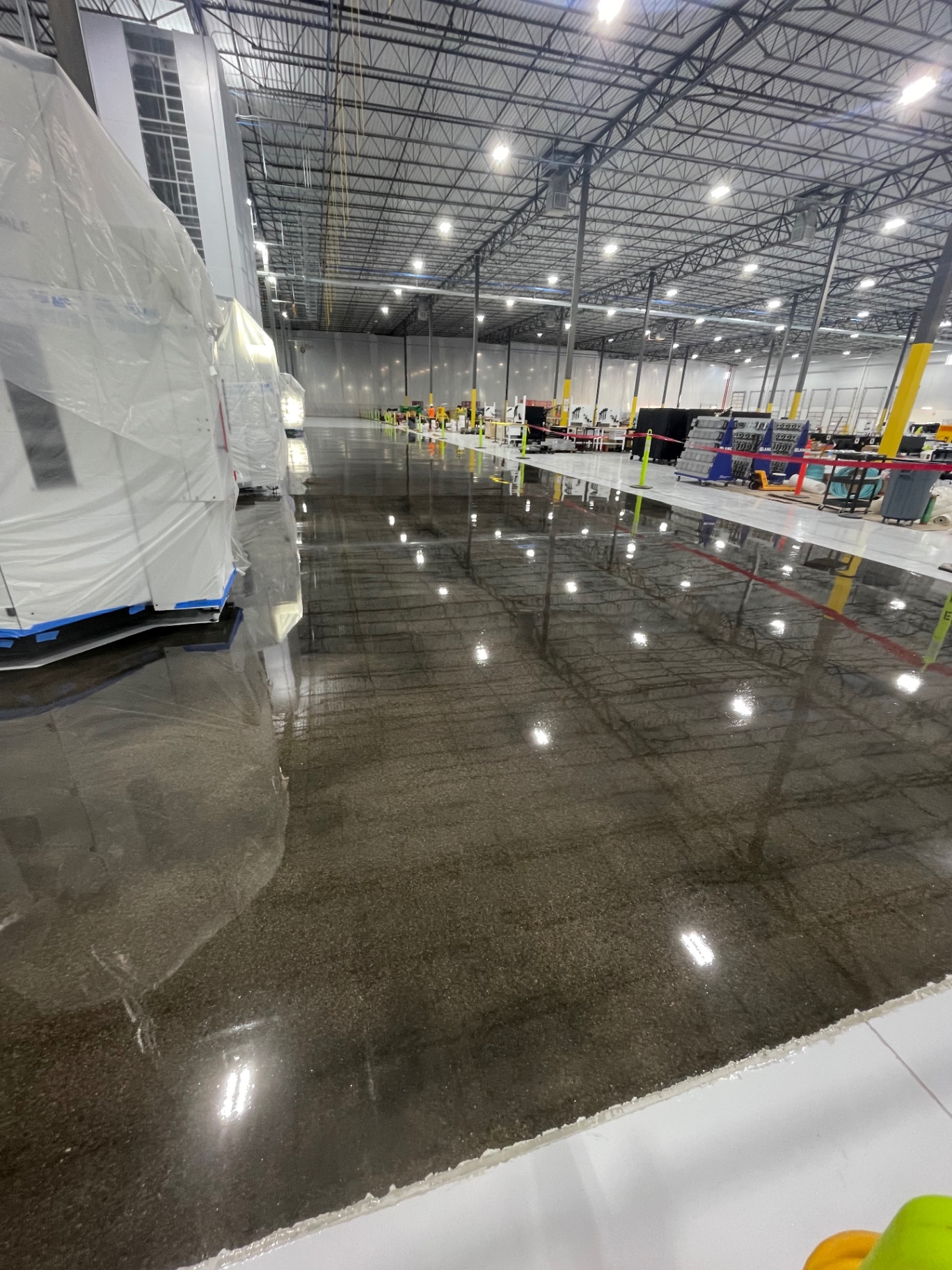 Decorative flake floor coating